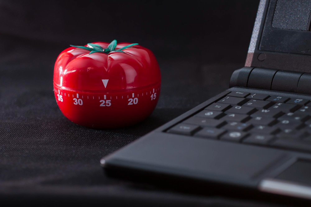 Use the Pomodoro method to stay productive in your side hustle